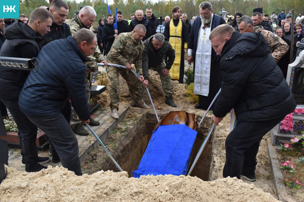 Громада у жалобі: на Волині в останню дорогу провели молодого захисника Станіслава Барана