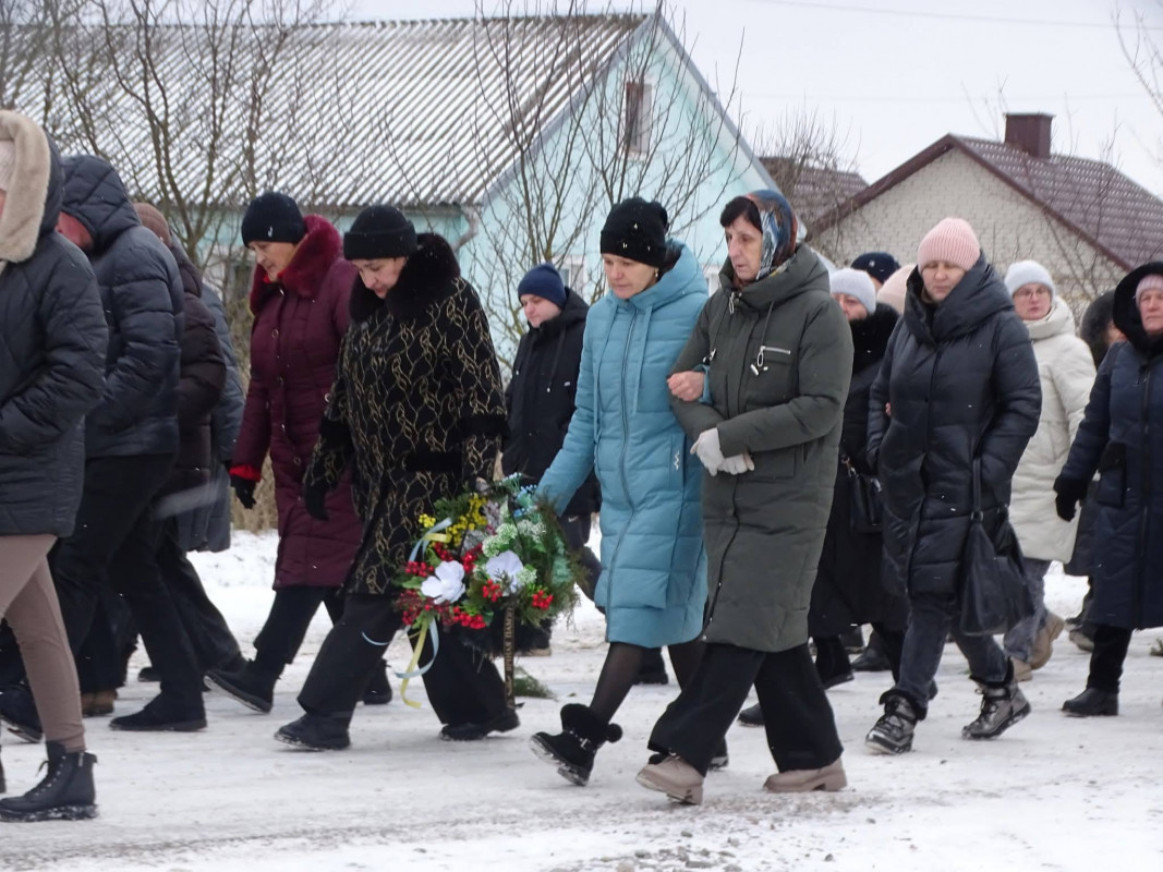 Повернувся додому «на щиті»: волиняни провели на вічний спочинок полеглого капітана Олександра Євтушка