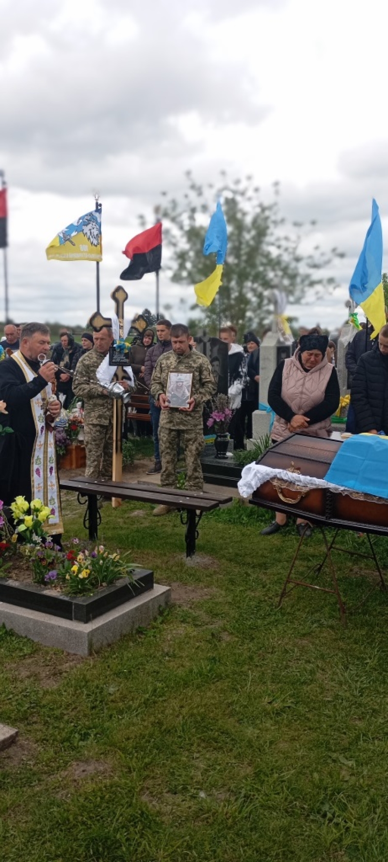 «Мужньо захищав від ворога свою країну»: на Волині в останню дорогу провели військовослужбовця Миколу Марчука