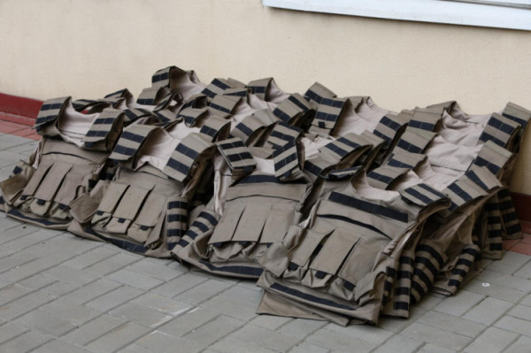 Позашляховик та 30 бронежилетів: Працівники Луцькради передали частину заробітку для потреб ЗСУ