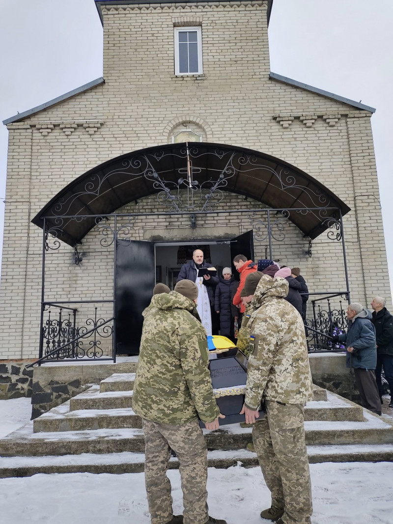 Життя обірвалося у військовій частині: на Волині в останню путь воїна Олега Симоновича