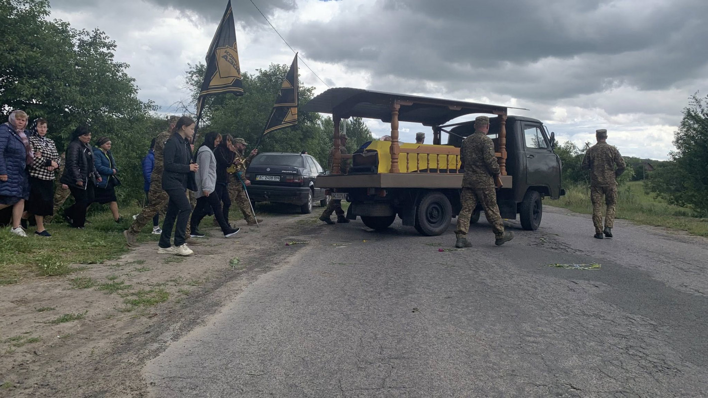 Віддав життя за Україну: на Волині провели в останню дорогу воїна Юрія Ростанюка