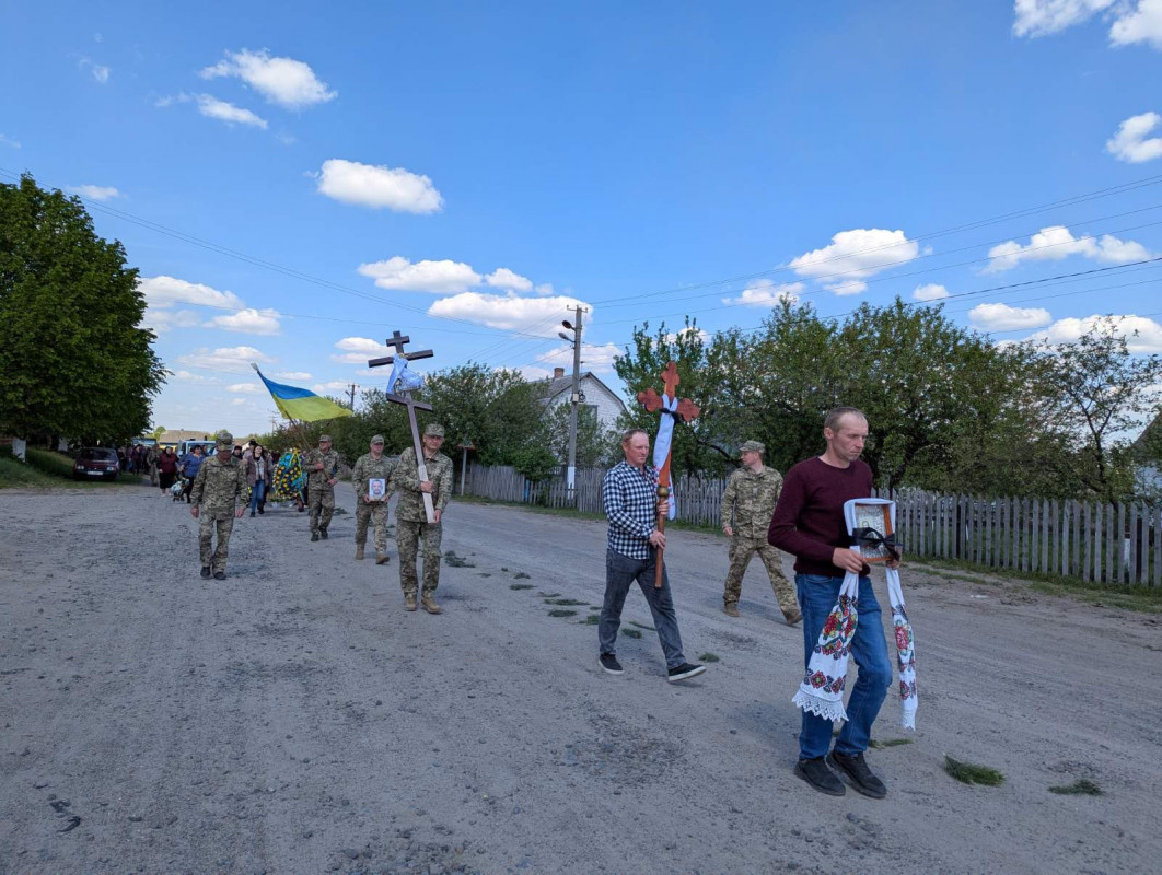 У громаді на Волині попрощалися з військовим Юрієм Шевчуком