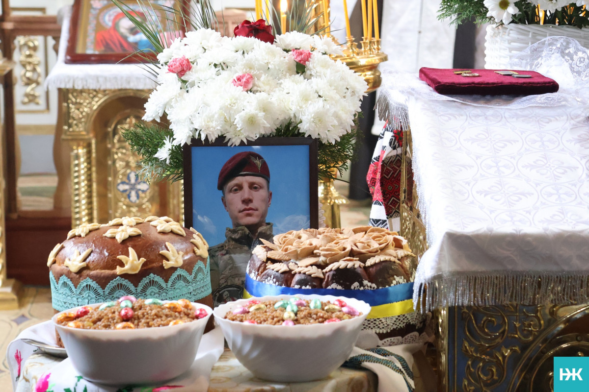 Біль двох сіл: на Волині провели в останню путь воїна Володимира Ридчука