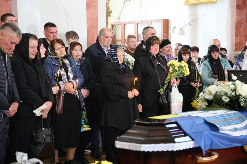Загинув півтора року тому: у Луцьку в останню дорогу провели 34-річного Героя Богдана Щербачука