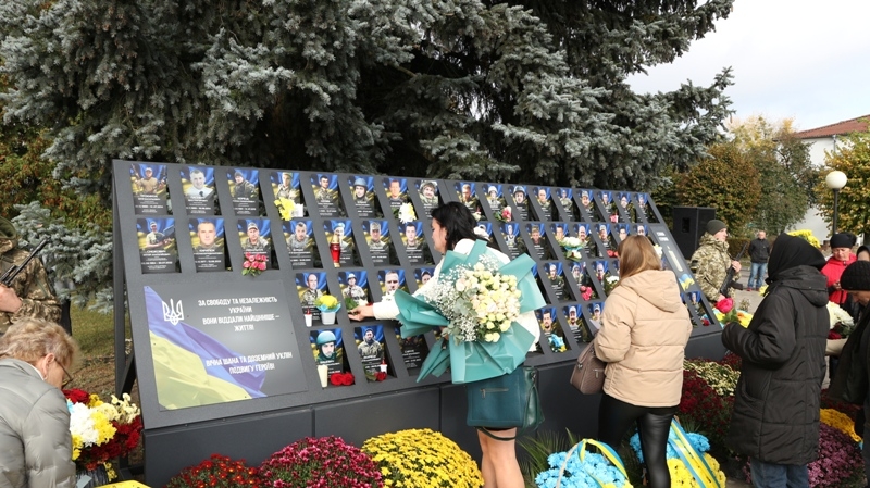 У волинській громаді відкрили стелу памʼяті загиблих у війні