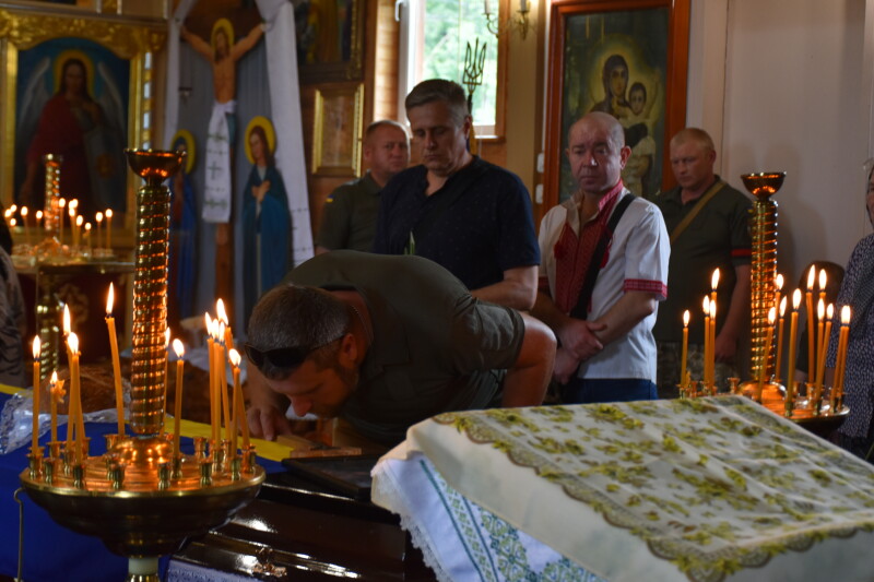 Загинув на Донеччині: у Луцькому районі попрощалися з Героєм Богданом Романчуком