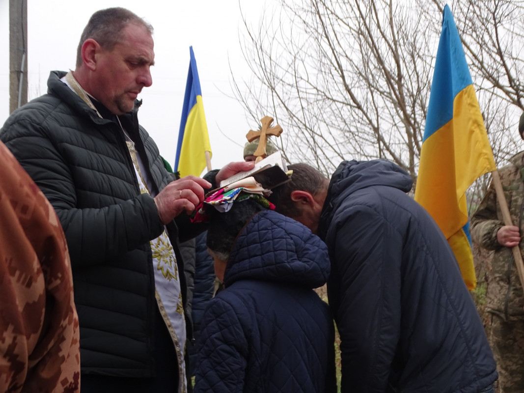 Життя воїна обірвалося на пів слові... Йому назавжди 39: на Волині в останню дорогу провели Героя Дениса Гаврилюка