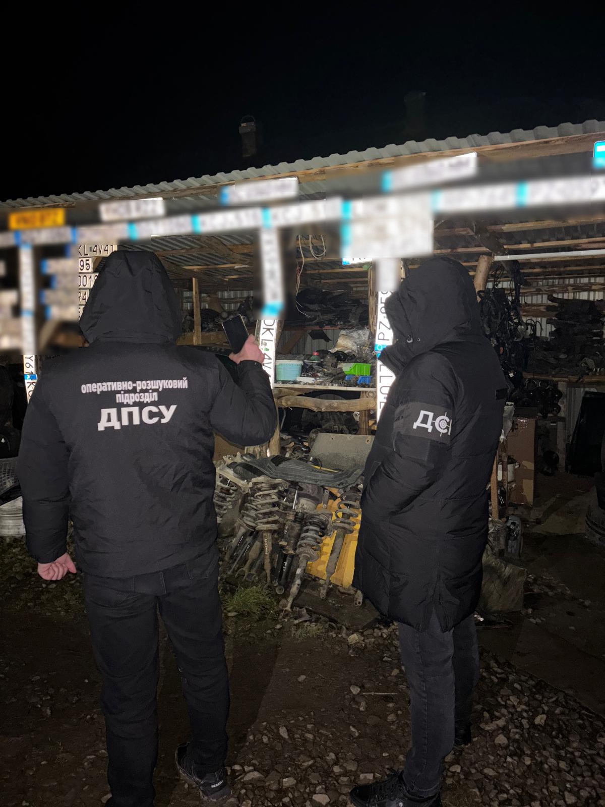 Ввозили автівки як гумдопомогу військовим і продавали: волинські прикордонники викрили схему контрабанди