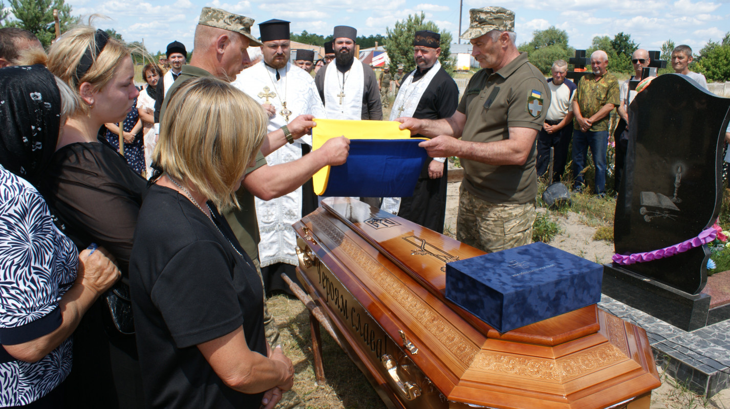 «За його голову окупанти обіцяли винагороду»: на Волині попрощалися з легендарним розвідником Віктором Зенцом