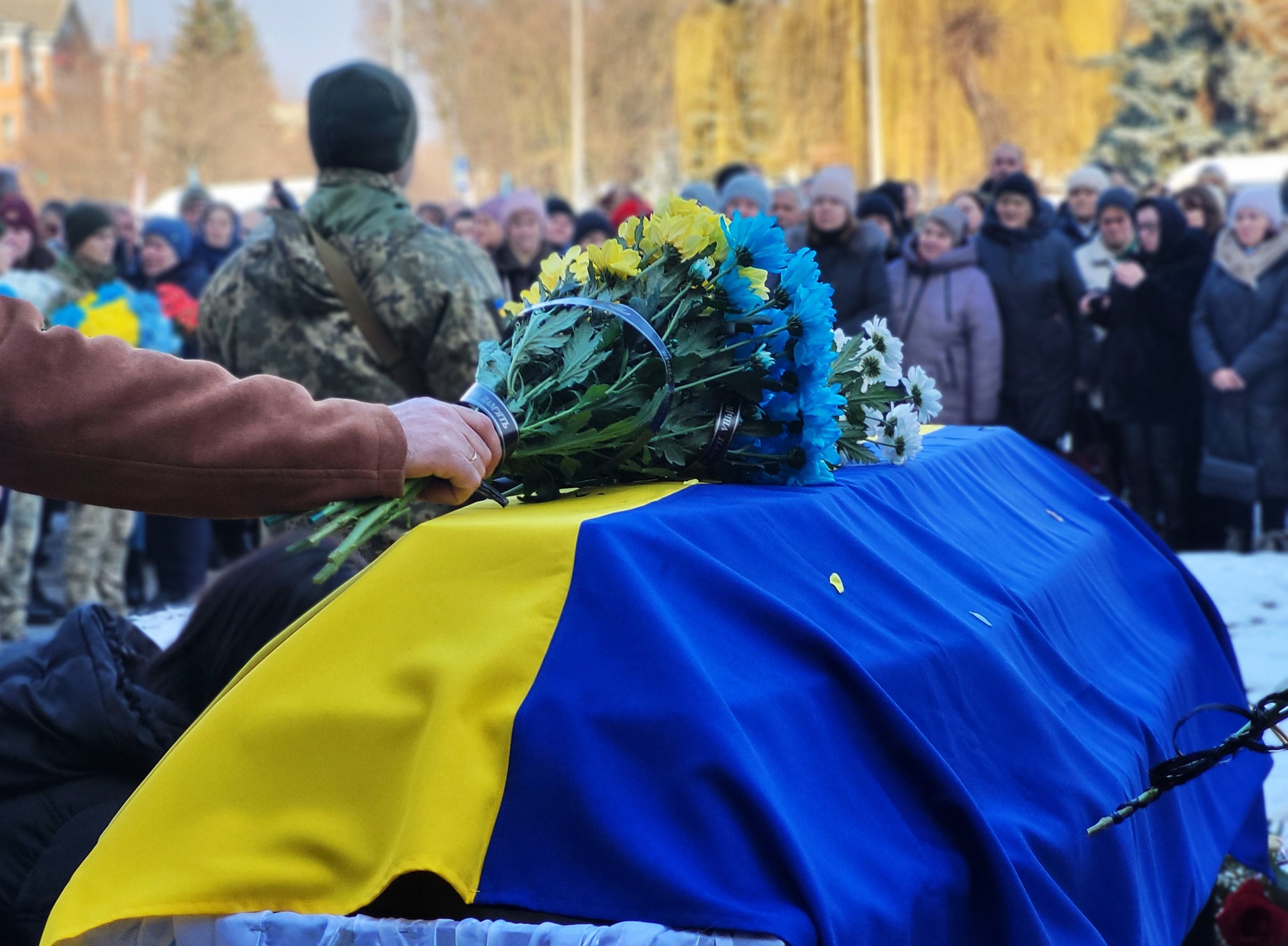 Приклад справжнього чоловіка, тата, наставника, вихователя: на Волині попрощалися з Героєм Миколою Боршуляком