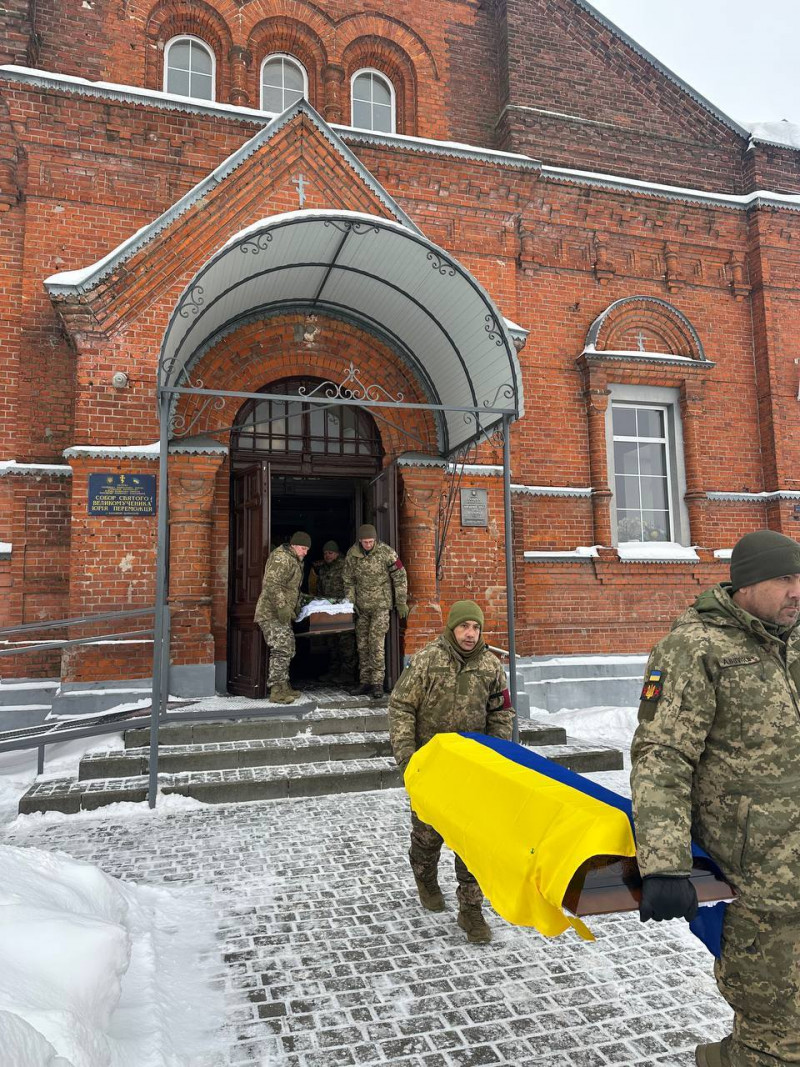 Зі сльозами та молитвою: Волинь провела на вічний спочинок воїна Андрія Велимця