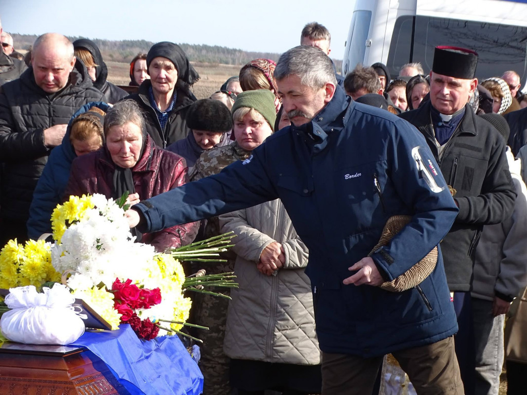 Після довгих місяців невідомості: на Волині провели в останню путь захисника Віталія Дудика