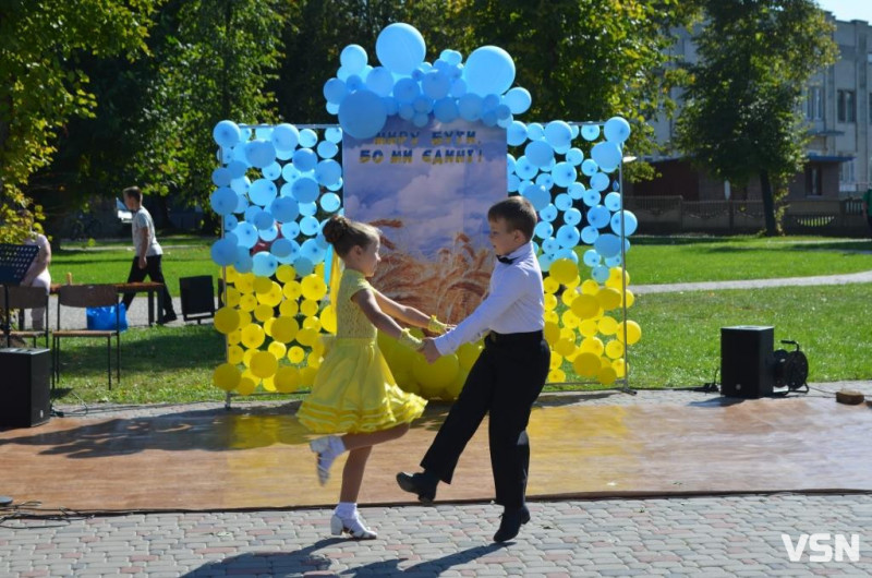 В місті на Волині на благодійному святі зібрали майже 150 тисяч гривень для ЗСУ. Фоторепортаж