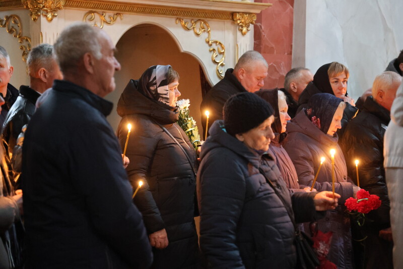 Загинув понад рік тому: у Луцьку попрощалися з військовослужбовцем Сергієм Мацюком