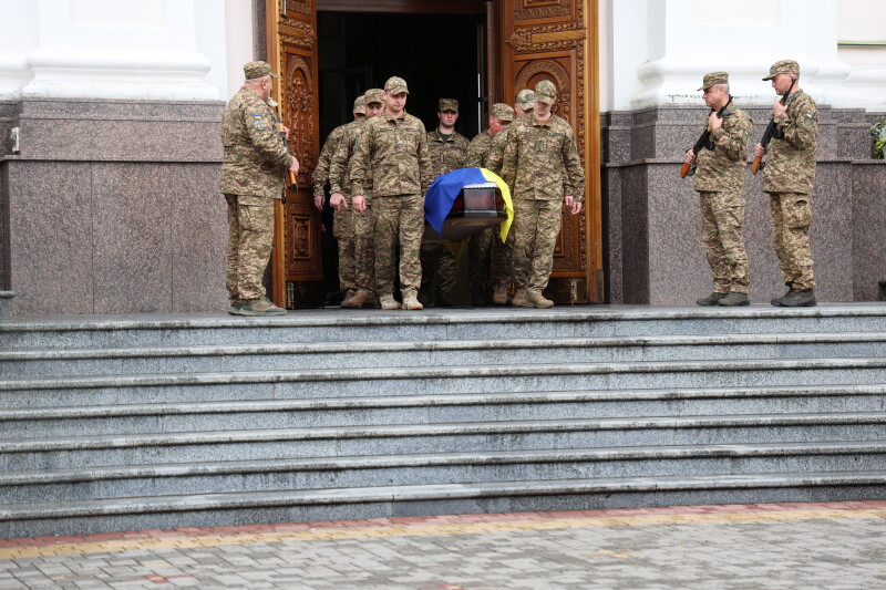 Загинув на Донеччині: у Луцьку попрощалися з Героєм Михайлом Слутяком