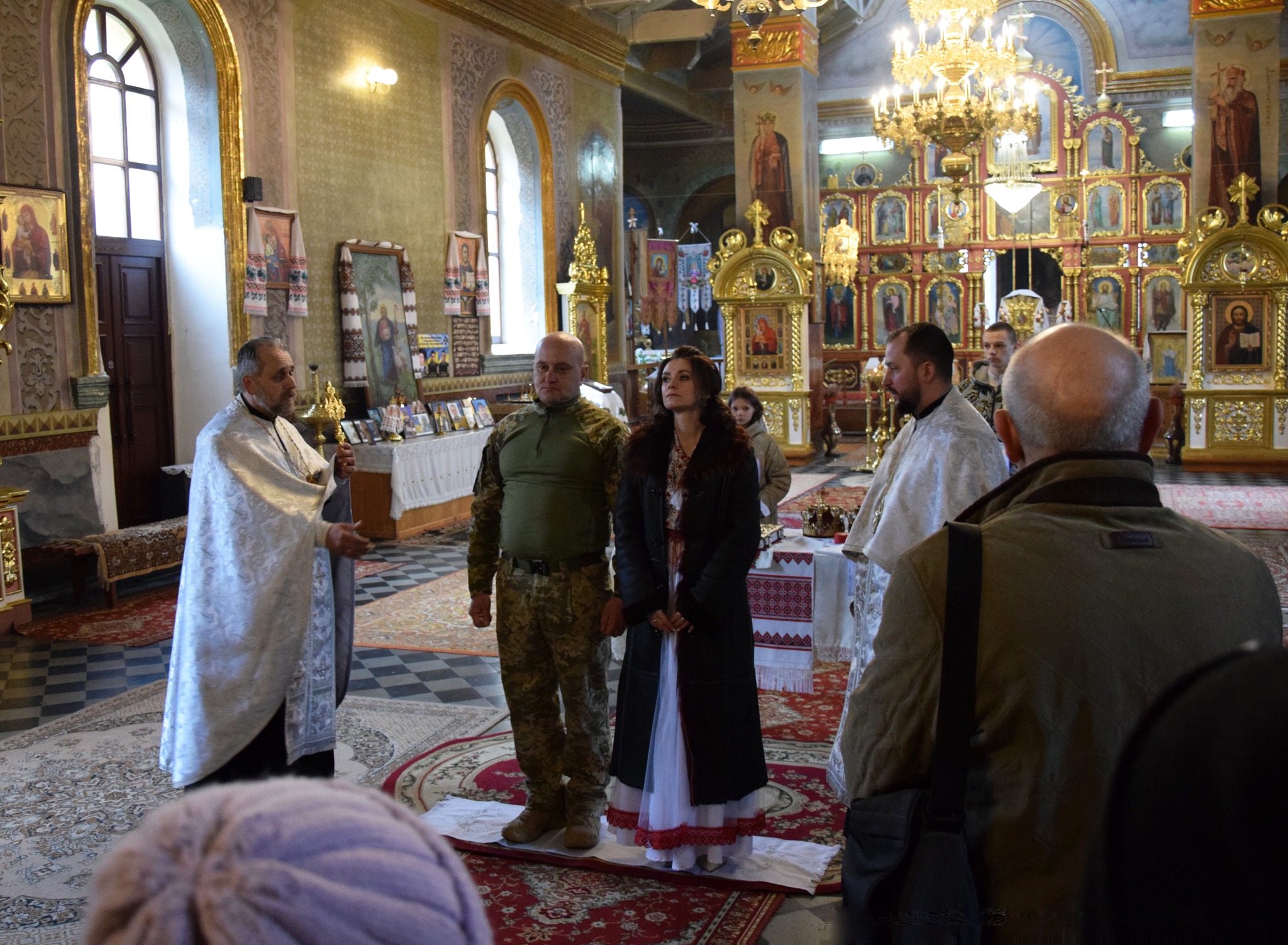 Подружжя виховує сімох дітей: прикордонник з Волині після ротації на фронті взяв церковний шлюб із дружиною