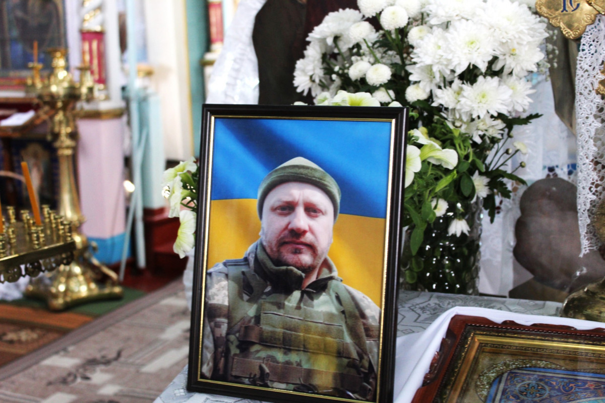 Не дочекалася дружина, не обійняла мама: волиняни попрощалися з полеглим Героєм Дмитром Демчуком