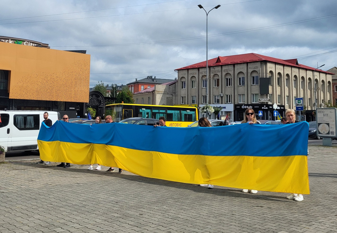 Понад рік вважався зниклим безвісти: на Волині провели в останню дорогу Героя Василя Тарасюка