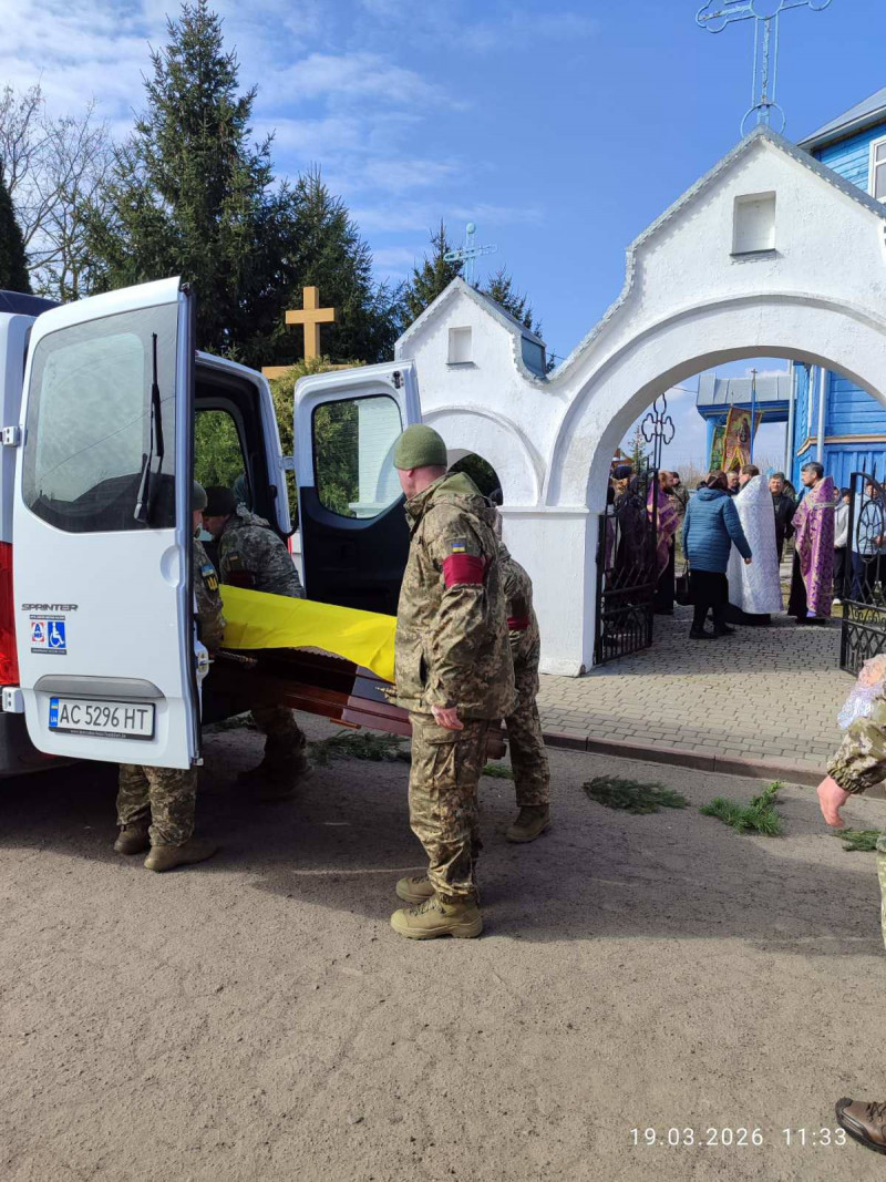 На Волині в останню земну дорогу провели загиблого 52-річного Героя Андрія Гудика
