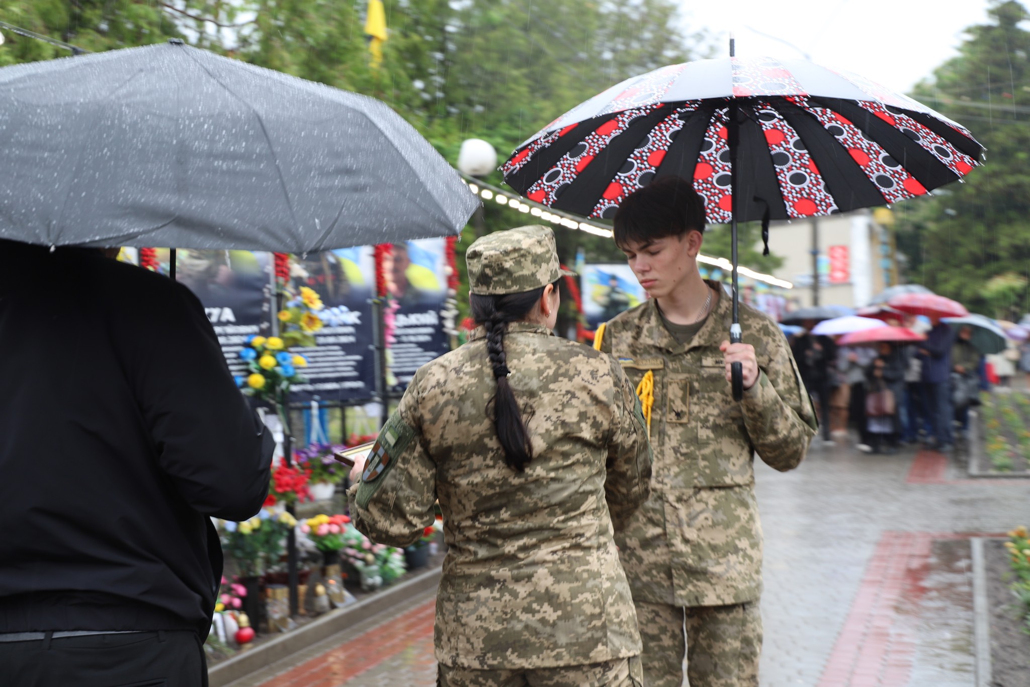 На Волині рідним полеглих Героїв та військовослужбовцям вручили високі державні нагороди
