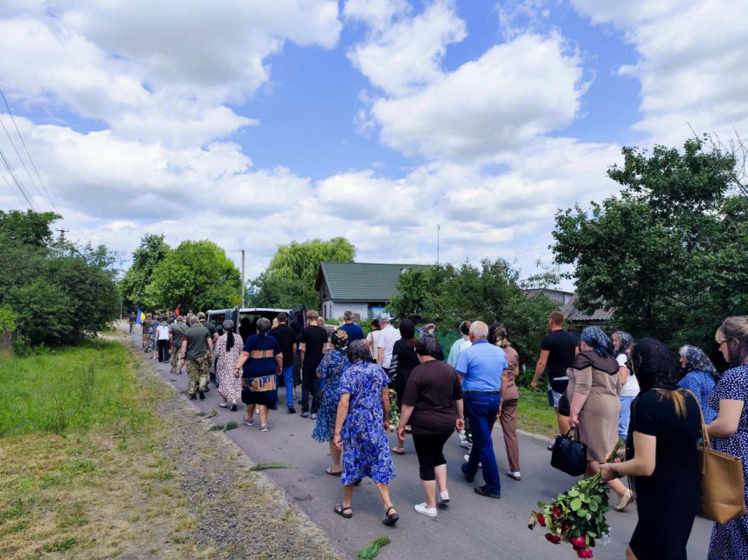 Майже два роки вважався зниклим безвісти: на Волині провели в останню дорогу Героя Миколу Войтюка