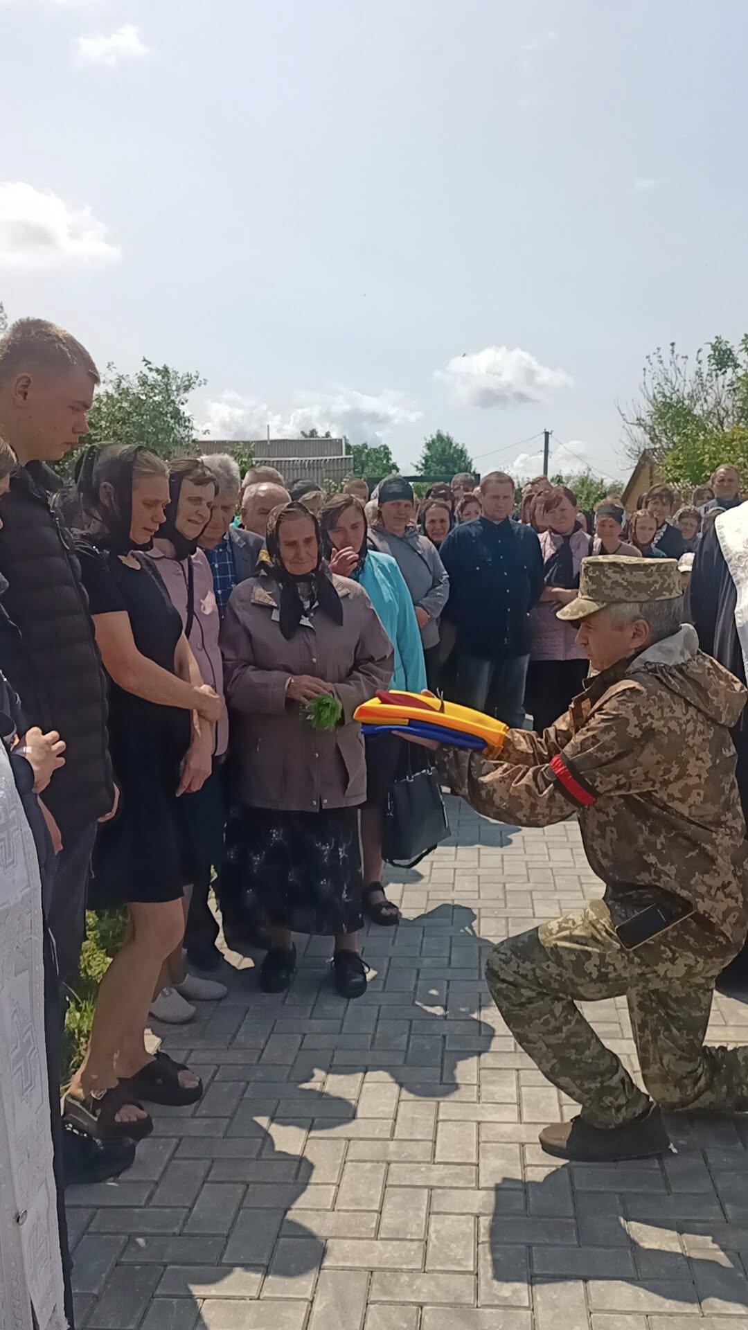 Молоде життя обірвала жорстока війна у віці 28 років: у Луцькому районі попрощалися з Героєм Артемом Мулявкою