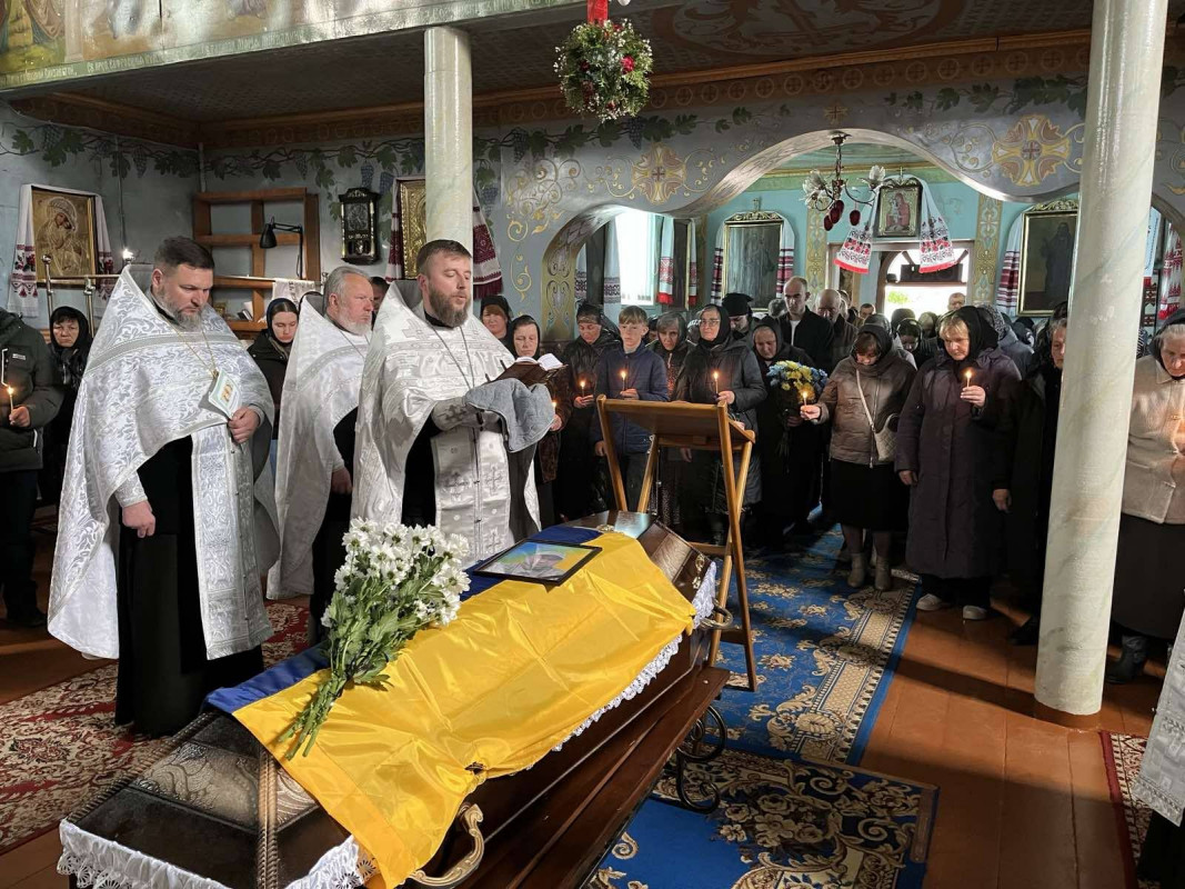 Турботливий син і брат, хороший друг і відповідальний військовослужбовець: на Волині поховали Героя Миколу Кошеля
