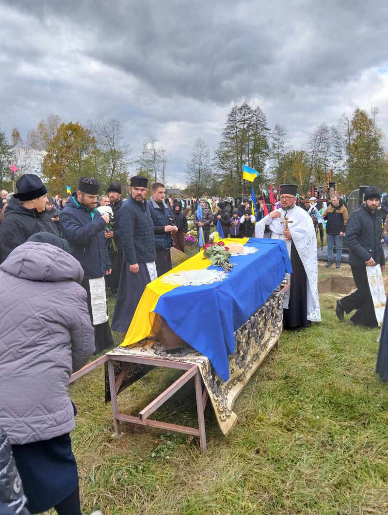 Довгий час вважався безвісти зниклим: на Волині в останню путь провели Героя Віталія Бомазюка