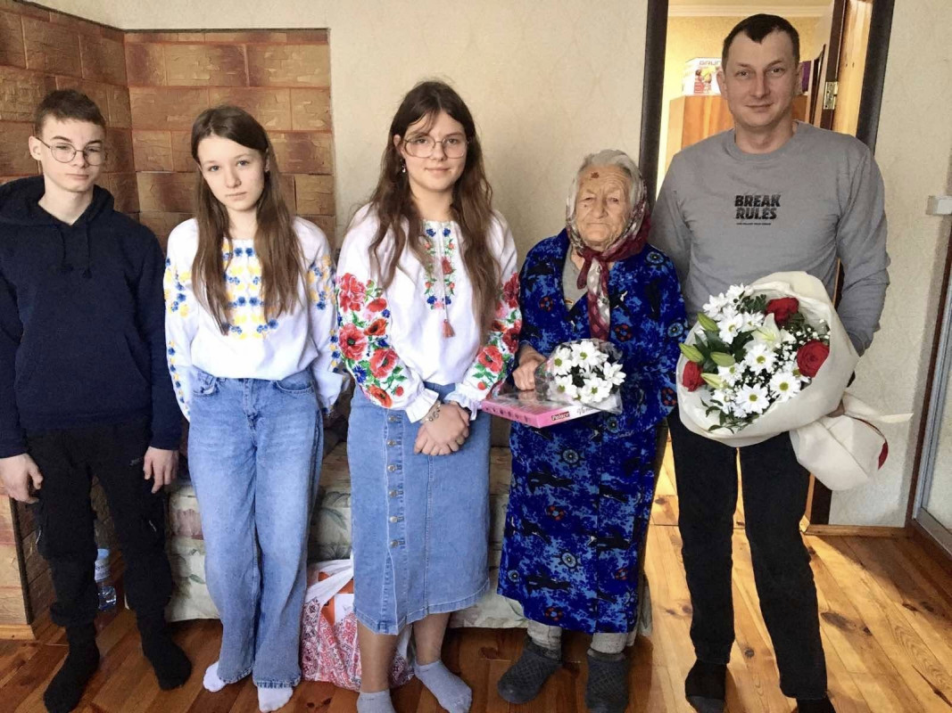 Радіє п’ятьом онукам і чотирьом правнукам: волинянка відзначила 90-річчя