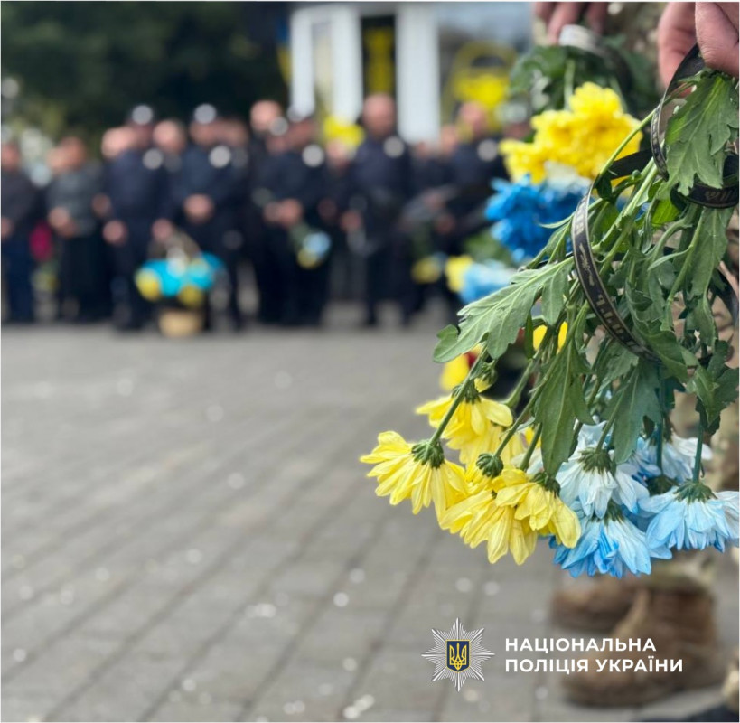 Загинув на Донеччині внаслідок ворожого авіаудару: у Луцьку на колінах попрощалися із підполковником поліції Олександром Солов’янчиком