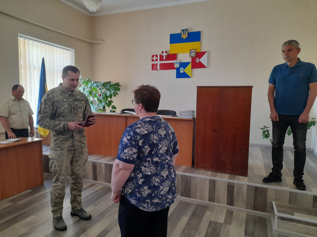 Останній дзвінок до родини був 10 липня, а через кілька днів він загинув: сестрі Героя з Волині вручили його посмертну нагороду