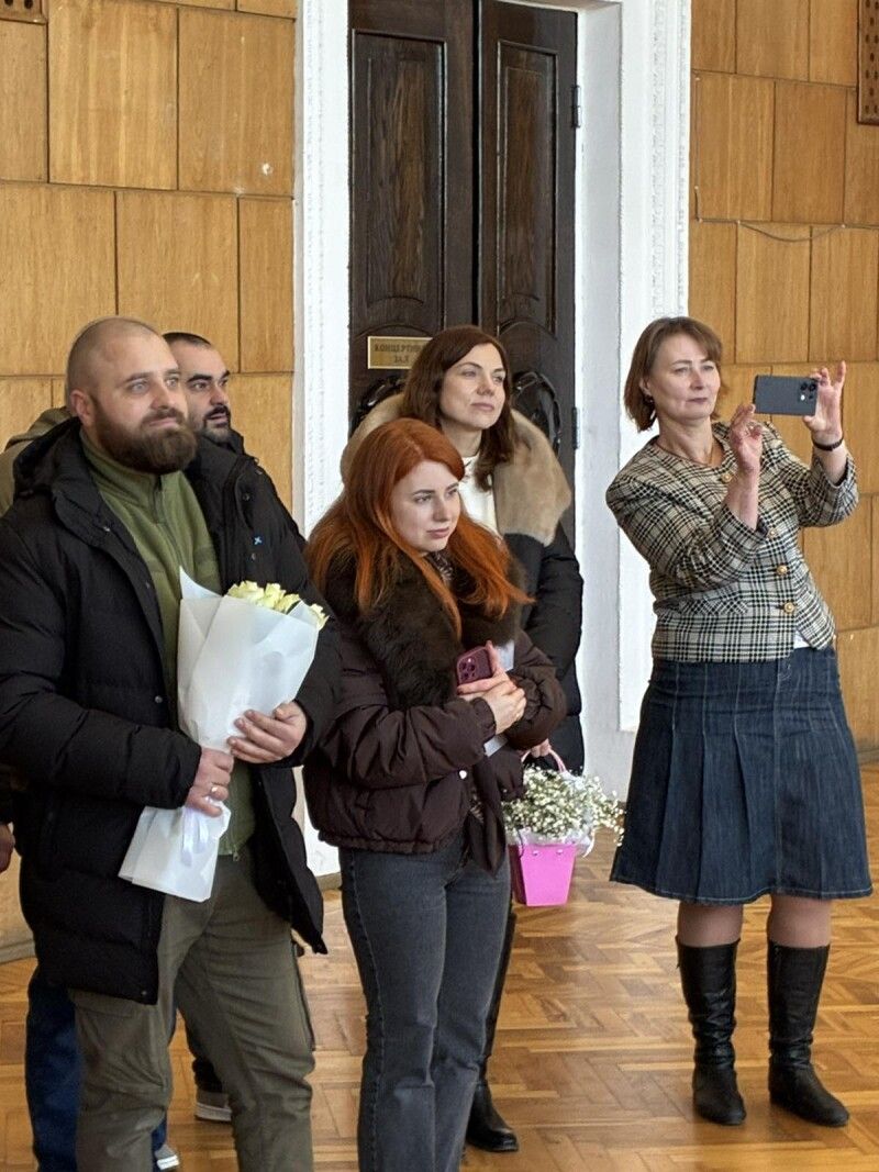Познайомилися на війні: на Волині командир розвідників одружився з бойовою медикинею