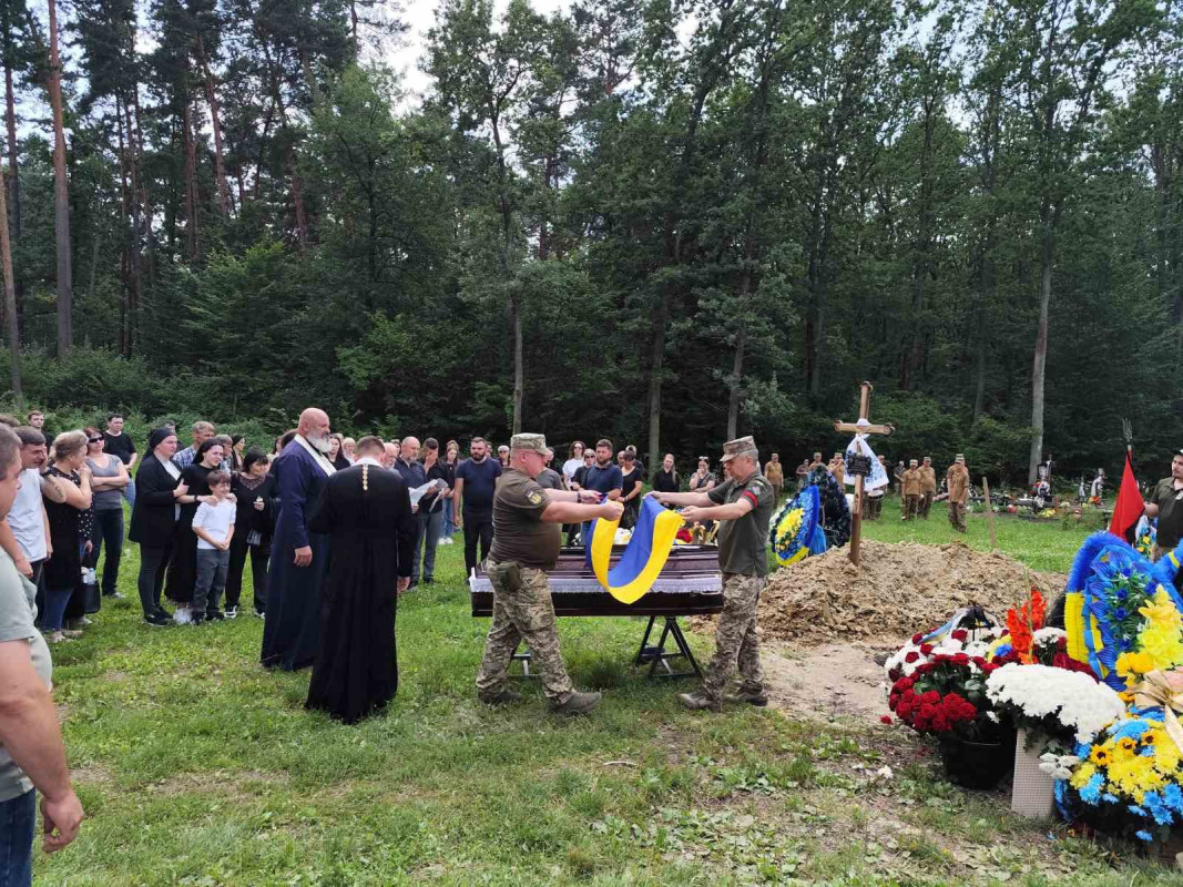 Загинув понад 3 місяці тому: у Луцькому районі поховали 31-річного Героя Петра Низового