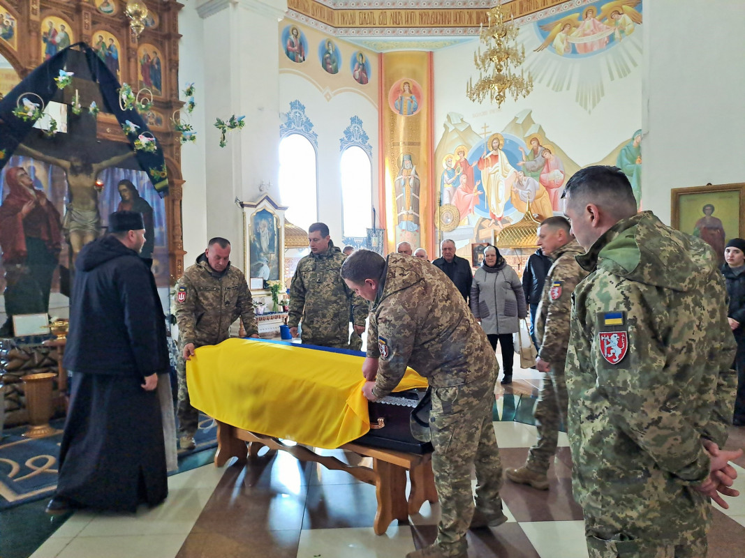 Місяць боровся за життя, проте хвороба взяла гору: на Волині поховали захисника Сергія Сидорука