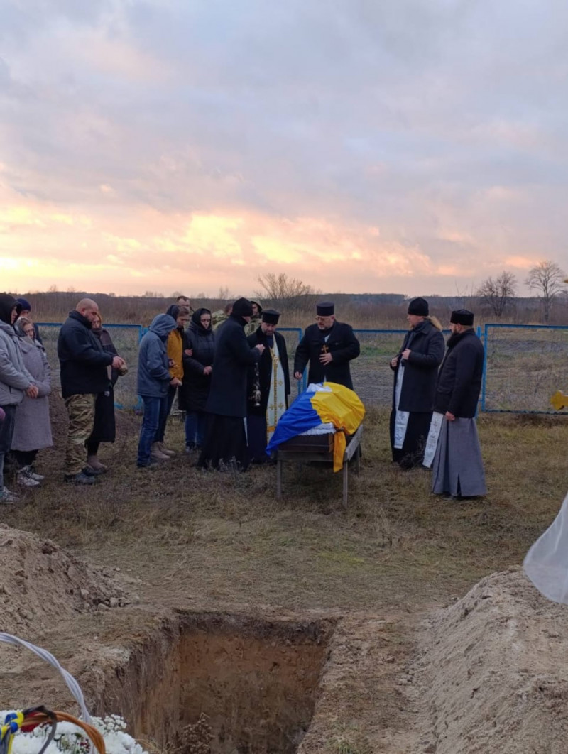 Без чоловіка залишилася дружина і двоє маленьких дітей: на Волині попрощалися із загиблим Героєм Дем’яном Клейзуном