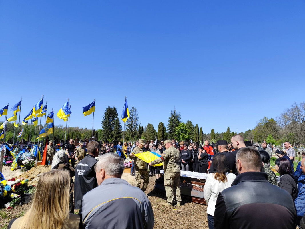 Два брати загинули на війні з різницею 2 роки: на Волині поховали 23-річного Героя Юрія Радчука