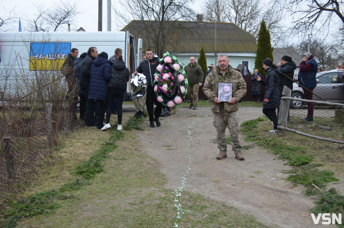 І небо плакало за ним: «на щиті» повернувся додому 23-річний Герой з Волині Віталій Забродський