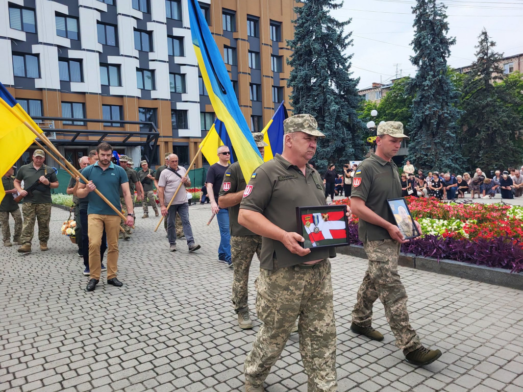Життя обірвала війна за кілька місяців до 50-річчя: на Волині попрощалися із Героєм Віталієм Мартинюком