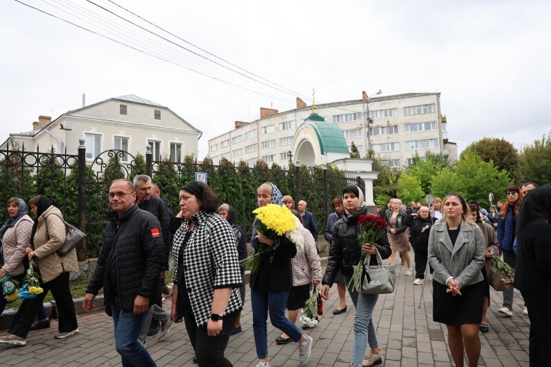Загинув більше року тому: у Луцьку попрощалися з полеглим на війні Героєм Чижуком Володимиром