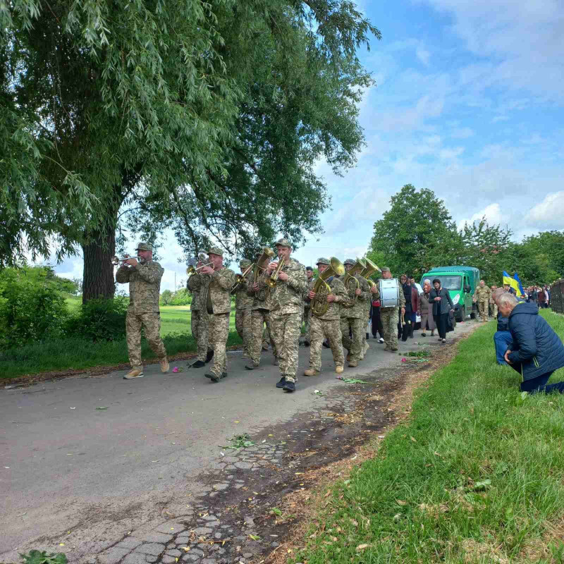 Довго сподівалися, що він живий: на Волині поховали Героя Василя Корінецького, який понад півтора року вважався зниклим безвісти