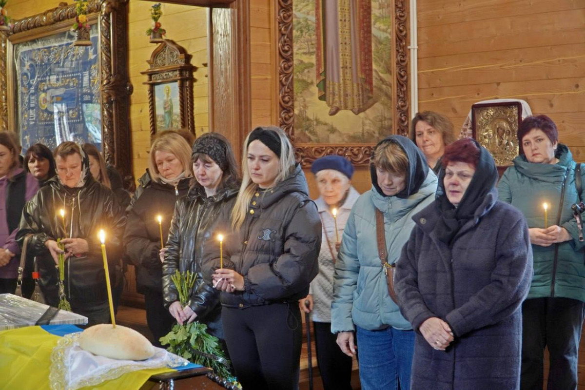 Без батька залишився син: волиняни попрощалися із загиблим захисником Петром Бондарєвим
