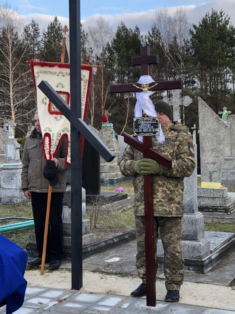 Рано втратив батьків: на Волині попрощалися із молодим Героєм Тарасом Сохацьким