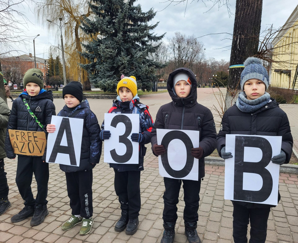 «Знайдіть та поверніть мені мого тата»: на Волині відбувся масштабний автопробіг на підтримку військовополонених