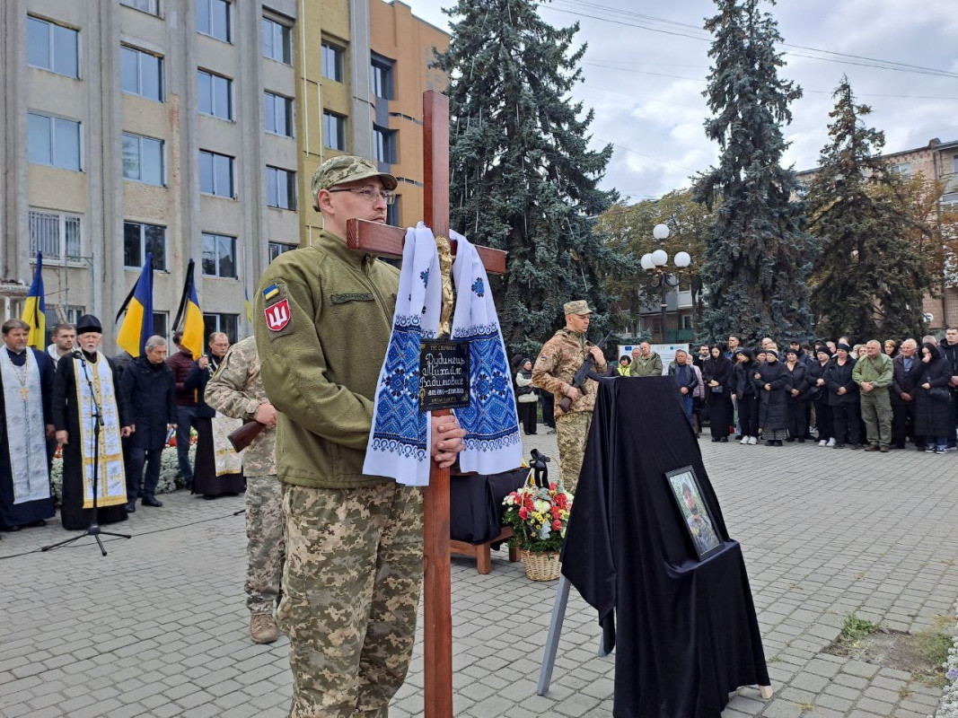 Дві донечки втратили батька: на Волині попрощалися з Героєм Михайлом Дудинцем