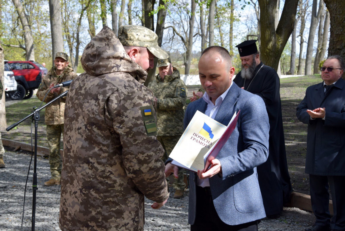На Волині прикордонникам бойового підрозділу вручили нагороди та відкрили меморіал загиблим бійцям