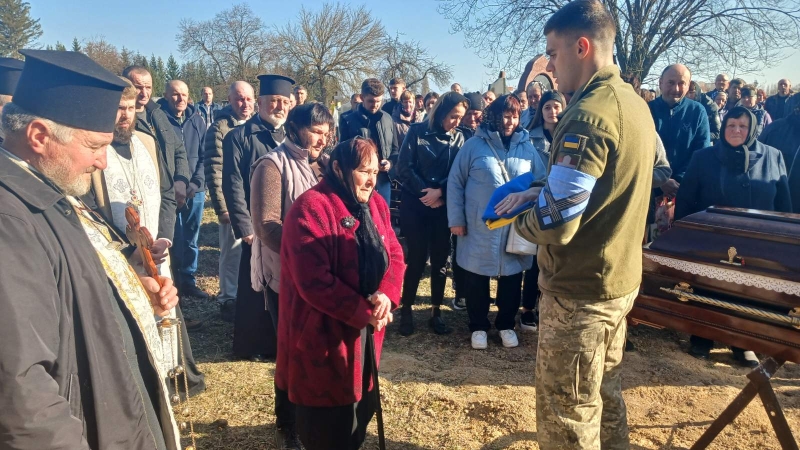 Його бойовий шлях пролягав через найгарячіші точки: на Волині попрощалися з воїном Миколою Ніколайчуком