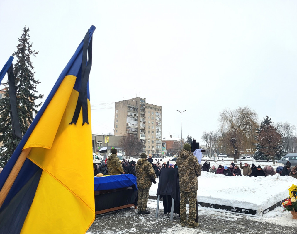 Казав «Воюватиму до Перемоги»: на Волині попрощалися із Героєм Юрієм Мельником, серце якого зупинилося на війні