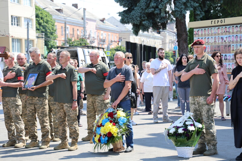 Загинули понад рік тому у Курській області: у Луцьку відбулося прощання з Героями Леонідом Матвійчуком та Олександром Єдинаком