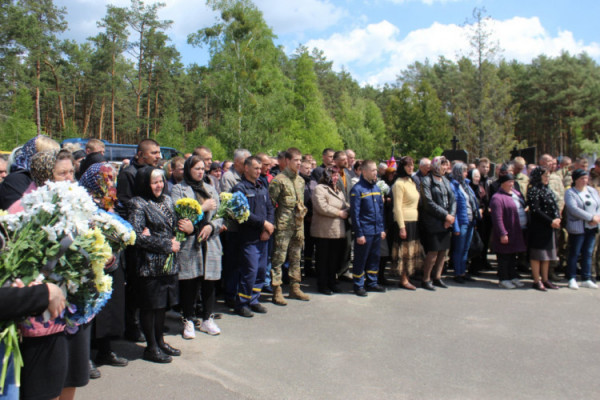 Віддав життя за вільну і незалежну Україну: В останню земну дорогу провели волинського воїна - Андрія Дудіка